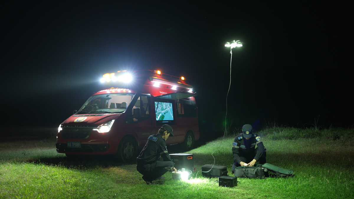 CZ10 Hover Light - Tethered Light Drone